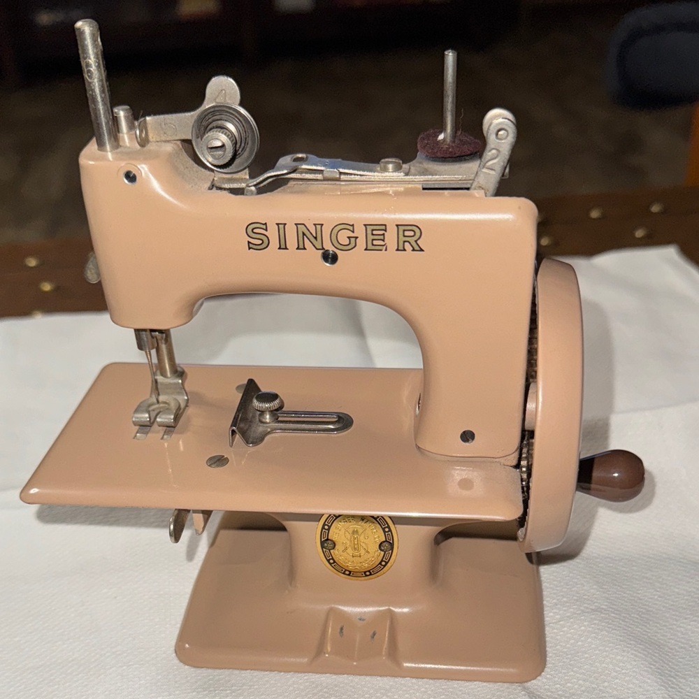 Singer Kids Mini Sewing Machine Toy - Tan
